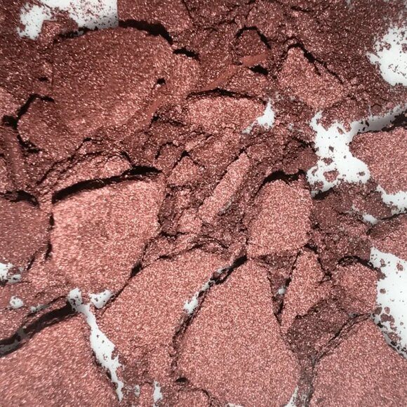 NUDE ENVIE Risqué Eyeshadow in a Silver Mirrored Compact Brand New in Box NWT - Picture 3 of 5